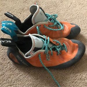 Scarpa helix climbing shoes